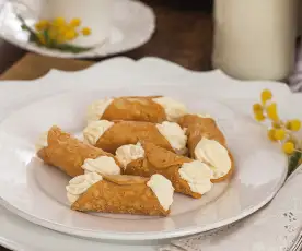 Cannoli alla crema Chantilly