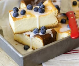 Cheesecake con mirtilli e glassa al limone