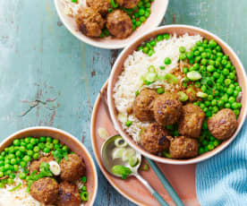 Boulettes de bœuf au curry, riz et petits pois