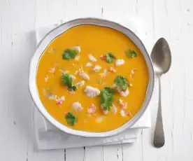 Sopa de peixe, camarão e amêijoas 