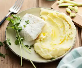 Pavé de julienne à la citronnelle et purée au lait de coco