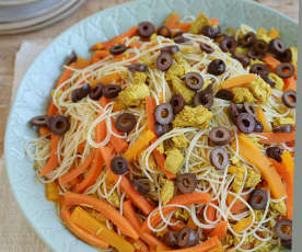 Fideos orientales con pollo