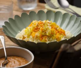 "Arroz" de couve-flor com vegetais e molho de amendoim