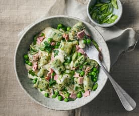 Spinat-Gnocchi mit Schinken-Sahne-Sauce