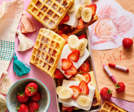 Waffel-Eis-Sandwiches mit Früchten