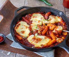 Korean chicken cheese tteokbokki