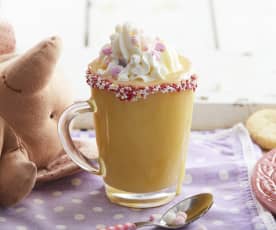 Cioccolata calda bianca e confetti colorati