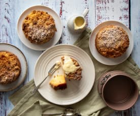 Mini apple crumble cakes