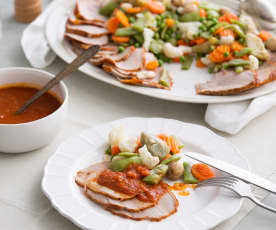 Carne braseada en salsa con verduras al vapor (Cocción lenta)