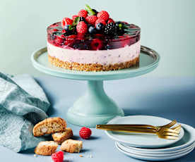 Beeren-Joghurt-Torte mit Cantuccini-Boden