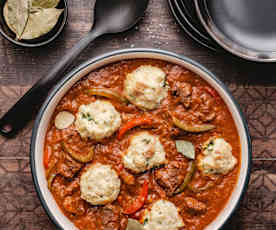 Rundergoulash met deegballetjes