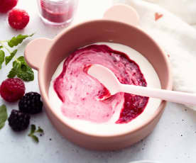 Composta di frutta rossa con yogurt