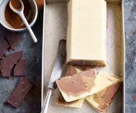 Helado marmolado de vainilla, café y chocolate