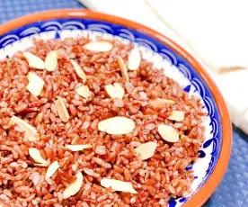 Arroz vermelho com amêndoas