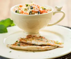 Filetes de linguado e cuscuz de papaia e tomate