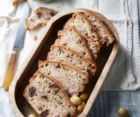 Cake aux olives, jambon et pruneaux