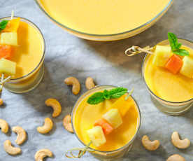 Bevanda tropicale al cocco e anacardi (vegan)