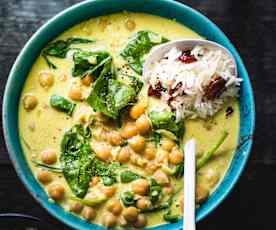 Curry de pois chiches aux épinards, riz aux cranberries