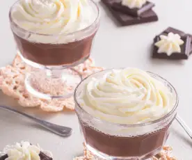 Coppa al cioccolato e panna montata