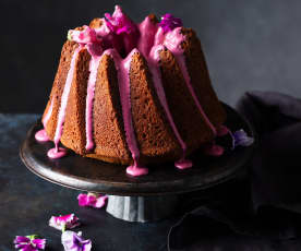 Bundt cake de mantequilla con nueces pacanas