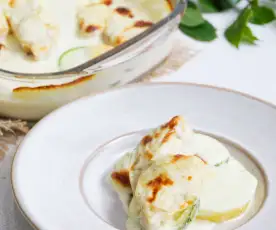 Bacalhau gratinado com molho de queijos