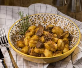 Gnocchi con pastissada