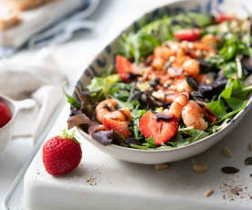 Ensalada mixta con langostinos al ajillo