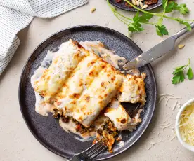 Canelones de espinacas con piñones y pasas