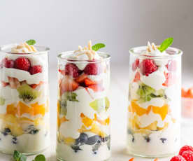 Parfait allo yogurt e frutta arcobaleno