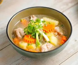 Canh khoai tây nấu sườn