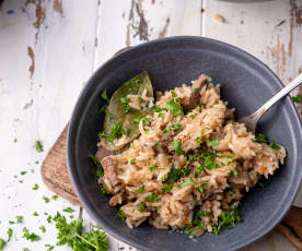 Arroz com tiras de carne e pimento vermelho