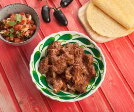 Travers de porc à la mexicaine et salade pico de gallo