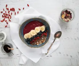 Smoothie bowl z jagodami acai