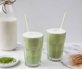 Bevanda a base di mandorla e matcha