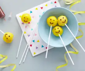 Smiley cake pops