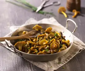 Fricassée de chanterelles, sauce ciboulette