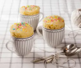 Mug cake s bílou čokoládou