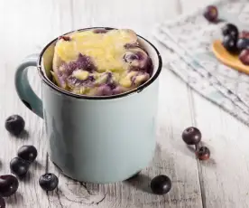 Mug cake s ricottou a borůvkami