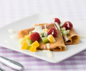 Crepes com fruta e creme de baunilha