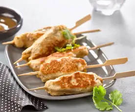 Petites brochettes de poulet asiatiques