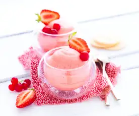 Mousse légère fraise-groseille