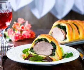 Filetto di maiale ed erbette in gabbia di pane