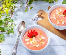 Gazpacho alle fragole e mandorle