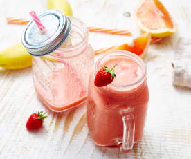 Smoothie fraise-banane-pamplemousse