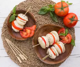 Spiedini di pane a vapore farciti