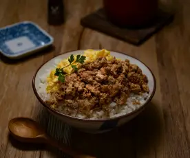 雞鬆親子蓋飯