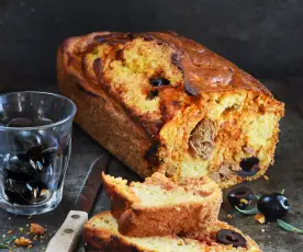 Cake au thon, polenta et olives noires