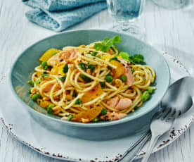 Orangen-Spaghetti mit Lachs