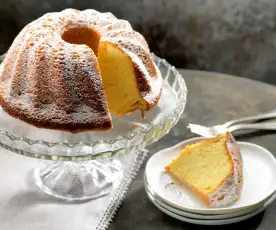 Ciambellone veloce allo yogurt