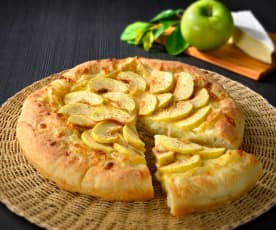 Pizza aux pommes et au brie